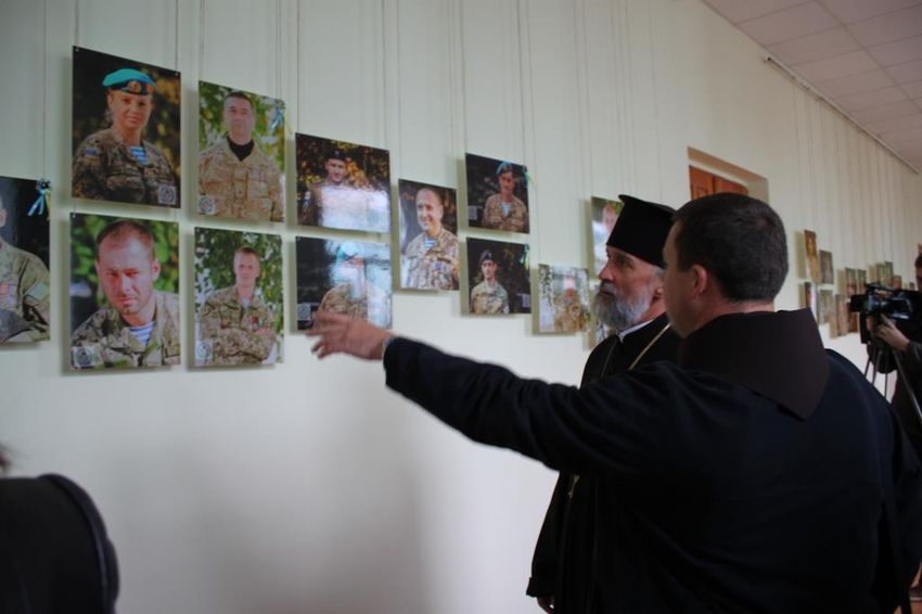 Культура: В Житомире открылась фотовыставка «Взгляд АТО»