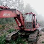 Житель Ровенщины с помощью экскаватора искал янтарь в лесах Житомирской области