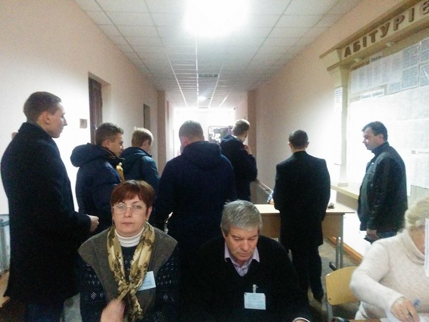Город: В Житомире на избирательном участке замечены «титушки» – СМИ
