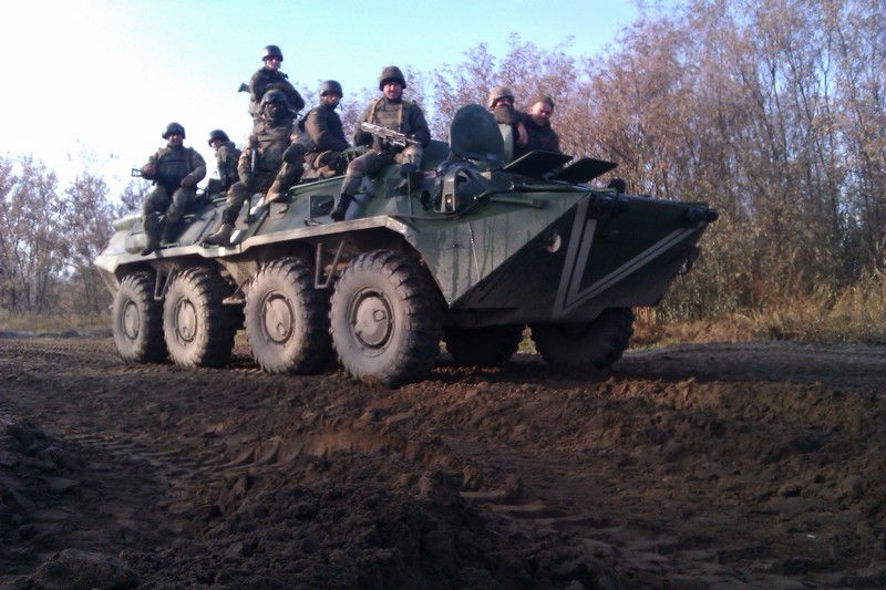 Львовские десантники проводят учения на полигоне вблизи Житомира. ФОТО