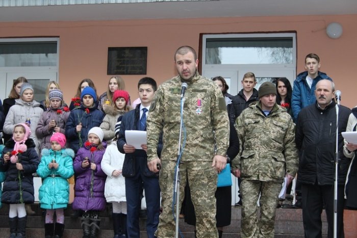 В Житомире открыли мемориальную доску бойцу 95-й бригады Анатолию Стратовичу. ФОТО