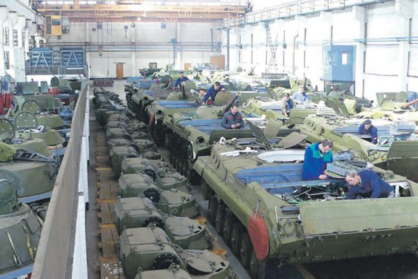 Война в Украине: Житомирский бронетанковый завод отправил в ВСУ около 180 единиц техники