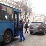 В центре Житомира троллейбус с пассажирами протаранил внедорожник. ФОТО
