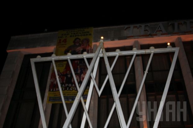 Огромный девятисвечник появился в центре Житомира в честь праздника Ханука