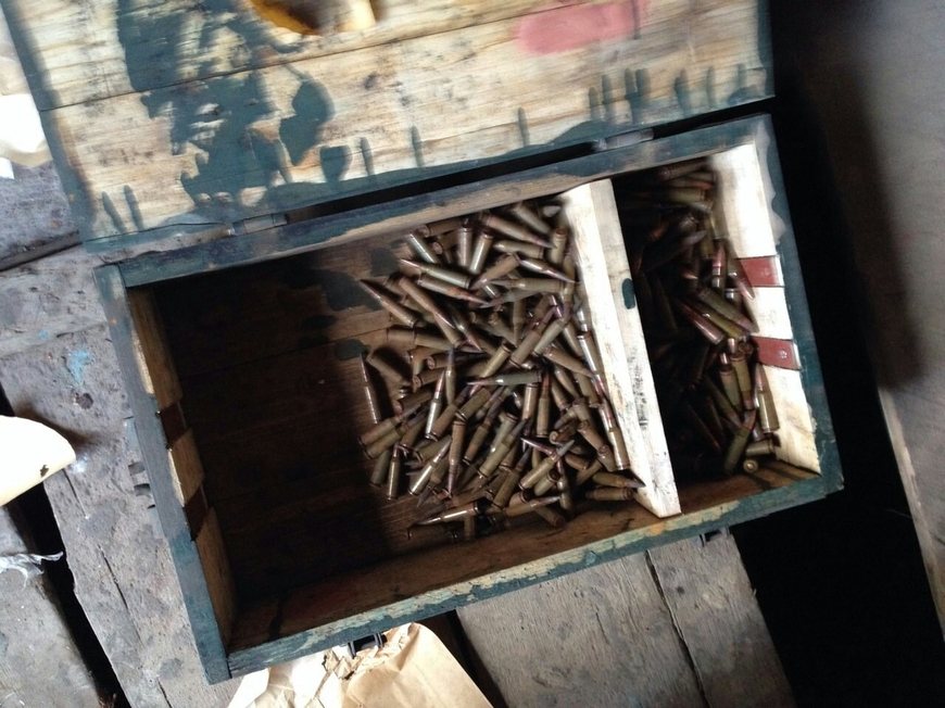 В гараже замкомандира воинской части на Житомирщине обнаружили склад боеприпасов. ФОТО