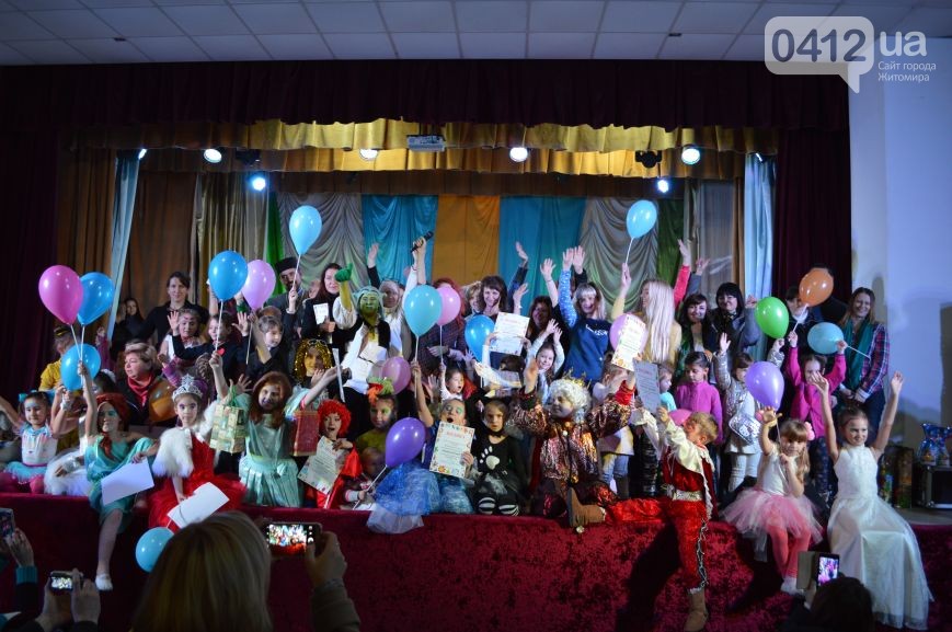 Общество: Для особых житомирских детишек показали благотворительный новогодний спектакль. ФОТО