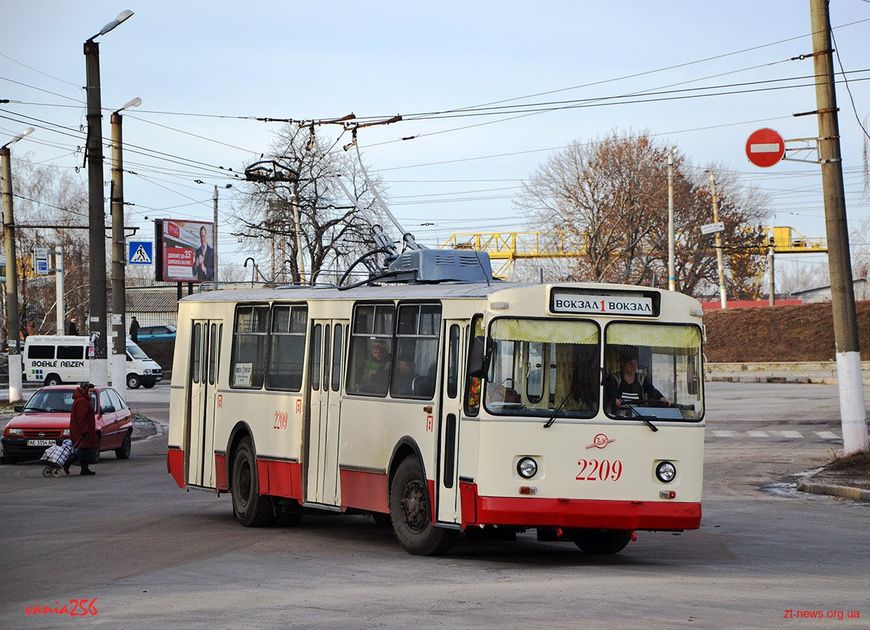 Город: Россиянин проспонсировал реставрацию 36-летнего житомирского троллейбуса. ФОТО