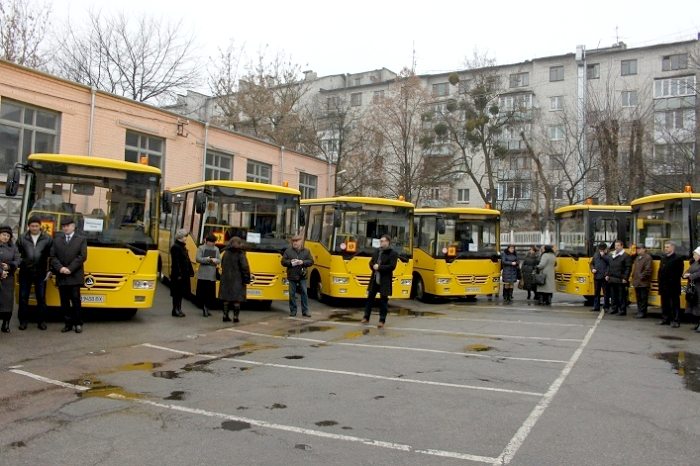 Родной край: 10 районов Житомирской области получили новые школьные автобусы