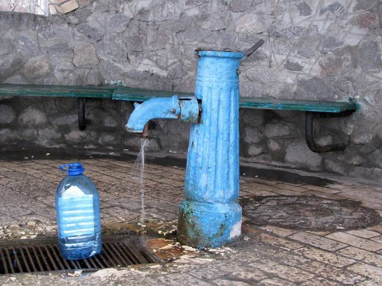 Город: СЭС проверила качество питьевой воды в житомирских источниках