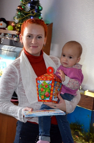 Благотворители передали детям-сиротам из Новоград-Волынского планшеты и сладкие подарки. ФОТО