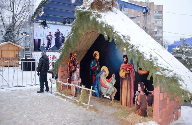 Верующие житомиряне отметили Рождество Христово на площади Королева. ФОТО