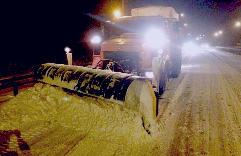 За двое суток на Житомирщине выпало 15 см снега, продолжается очистка дорог