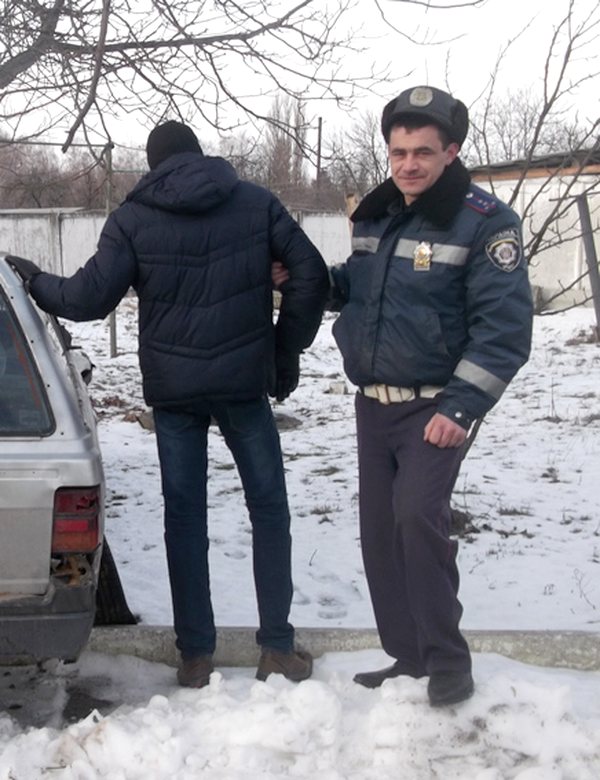 ​ДТП в Житомирской области: пьяный водитель на Subaru влетел в чужой двор, а пассажир упал в колодец