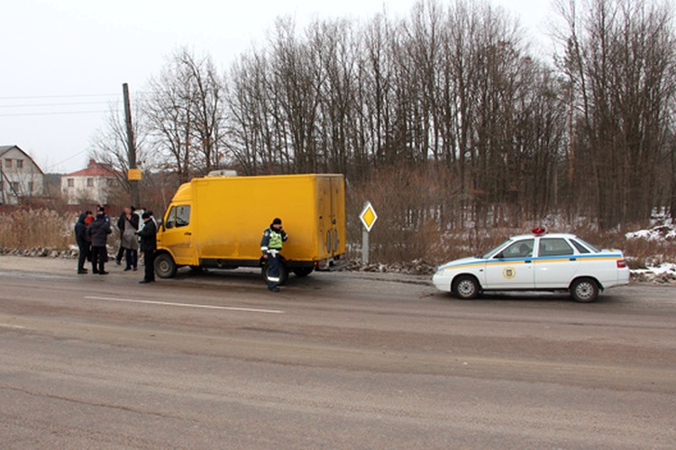В Житомире водитель фургона сбил насмерть велосипедиста и уехал, боясь опоздать за товаром... ФОТО