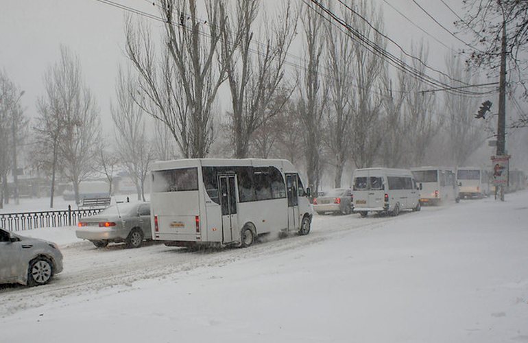 Из-за сильного снегопада житомирских водителей просят воздержаться от поездок