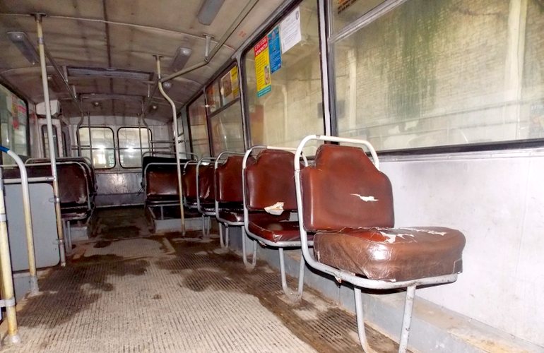 Житомирян призывают не портить салоны трамваев и троллейбусов. ФОТО