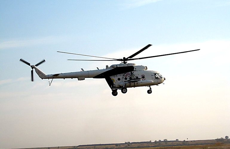 Житомирские десантники готовятся к прыжкам с вертолета. ФОТО