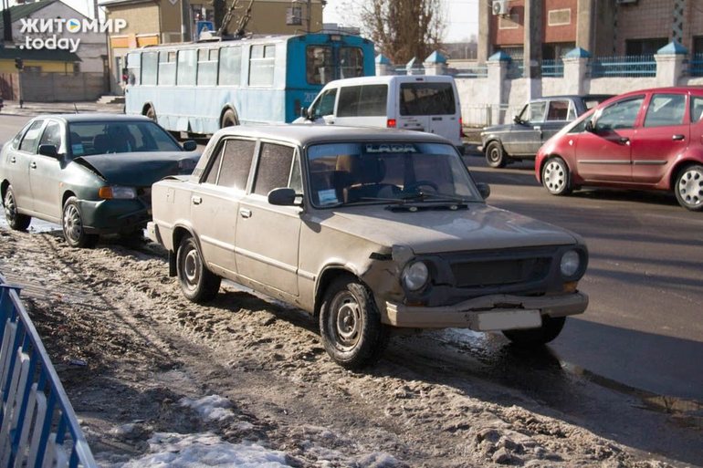 В Житомире не поделили дорогу ВАЗ и Volkswagen. ФОТО