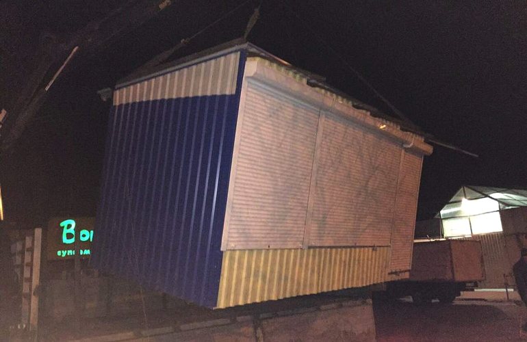 В Житомире продолжают наводить порядок: демонтирован незаконный киоск на Крошне