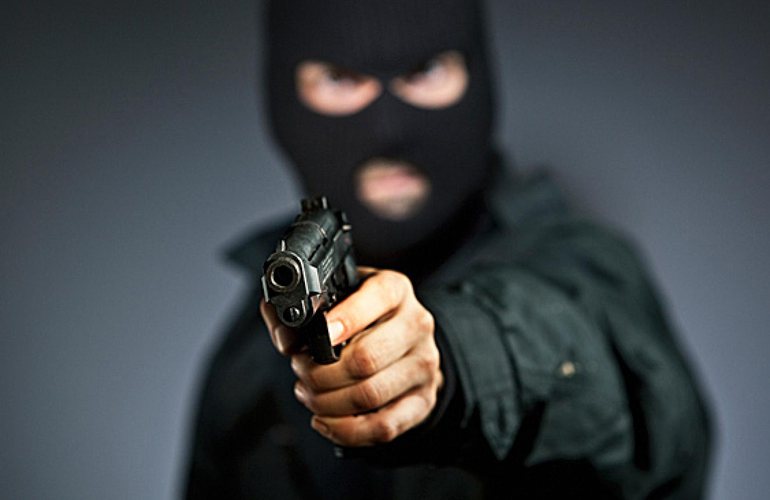 Неизвестные в масках совершили разбойное нападение на склад бытовой техники в Житомире