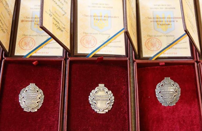 Накануне 8 марта Порошенко присвоил почетные звания троим жительницам Житомирской области