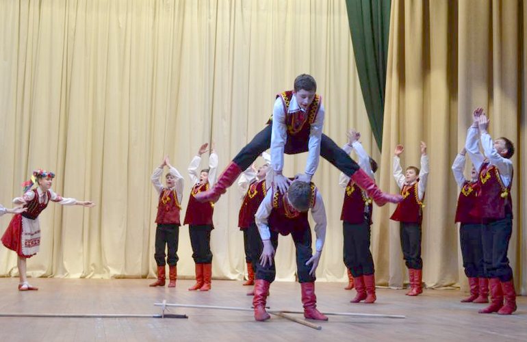 Воспитанники житомирского хореографического ансамбля «Солнышко» получили стипендии мэра