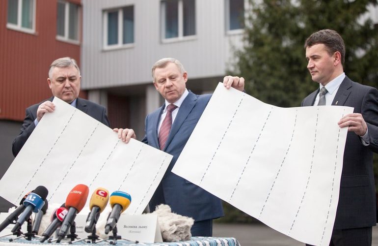 В Житомирской области начали производство новой «льняной» бумаги для гривневых банкнот. ФОТО