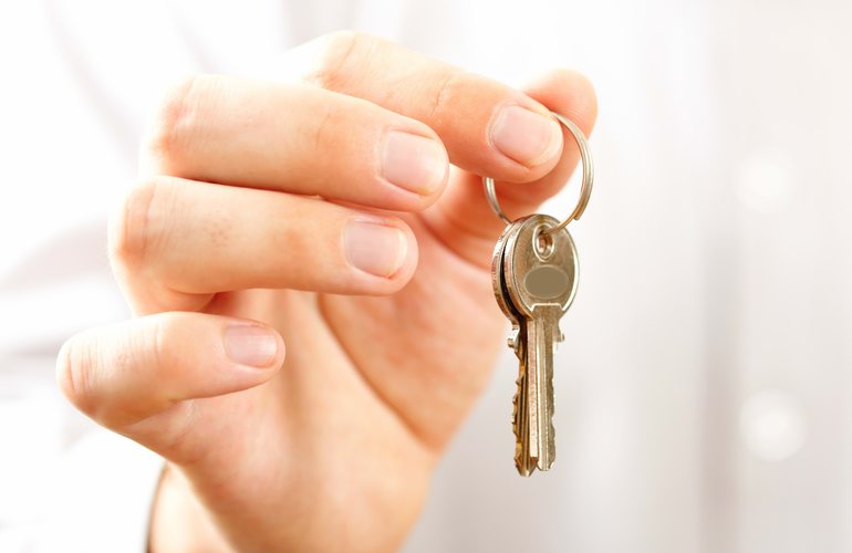 Сотрудникам СБУ вручили ключи от новых квартир в Житомире