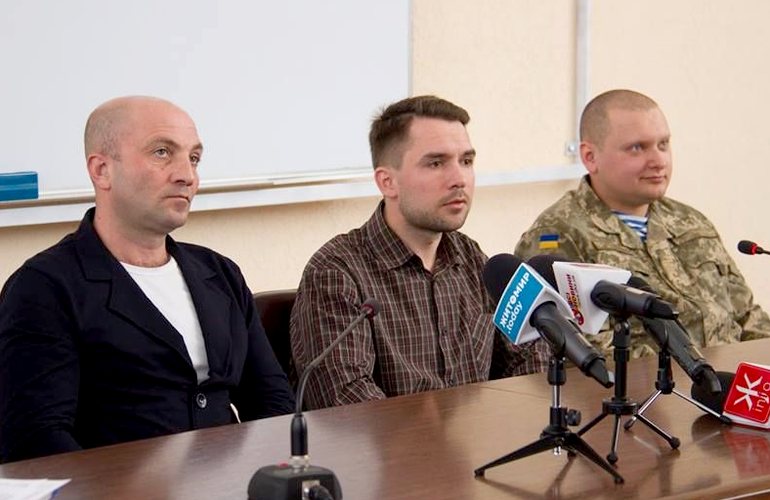 Бойцы, воевавшие в АТО на востоке Украины, встретились с житомирскими студентами. ВИДЕО