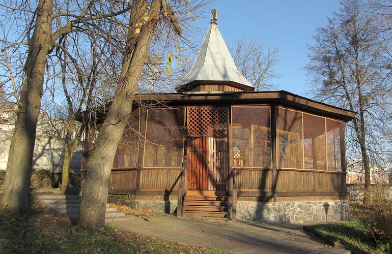 ​В житомирском парке Гагарина хотят восстановить старый шахматный павильон