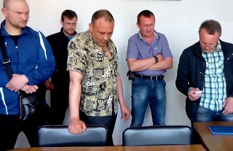 Житомирские АТОшники вынудили замначальника Госгеокадастра написать заявление на увольнение. ВИДЕО