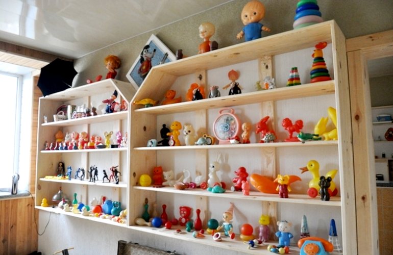 Сотни детских игрушек разных эпох представлены на выставке в Житомире. ФОТО