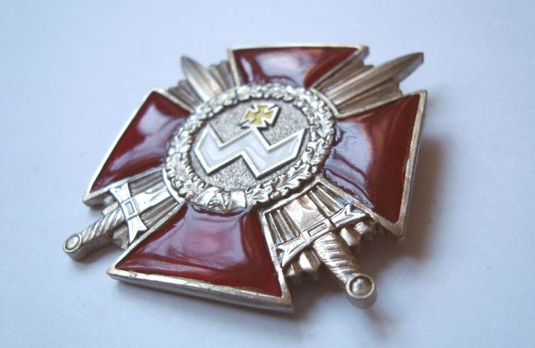 Порошенко наградил орденом директора Житомирского военного института