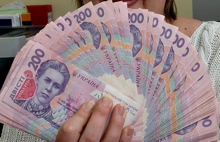 Мошенница уговорила знакомых набрать кредитов на 240 тыс. гривен и отдать ей деньги
