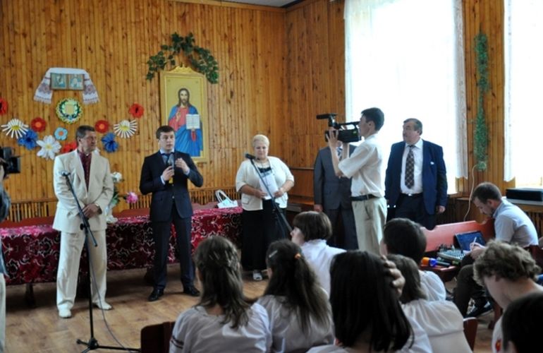Голова Житомирської ОДА відвідав дитячий будинок-інтернат для дівчат. ФОТО