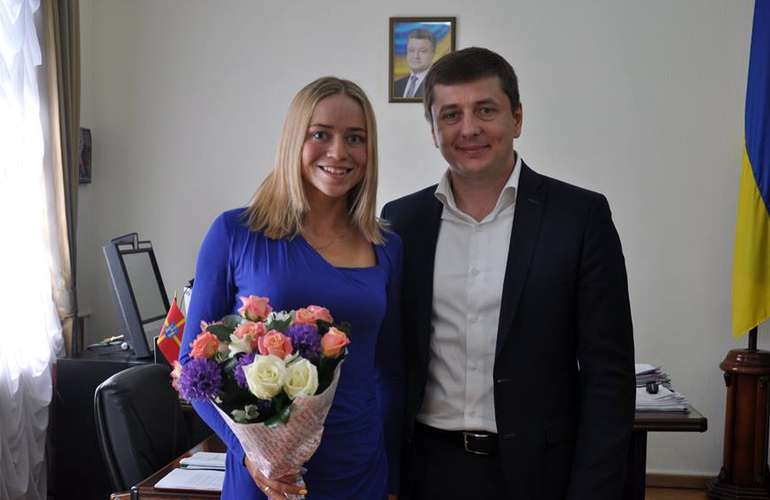 Юлия Елистратова принимает поздравления в Житомире