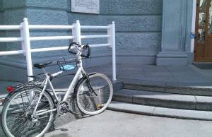 Цимбалюк считает, что велосипед заммэра Ткачука перед дверью горсовета – это стыдно