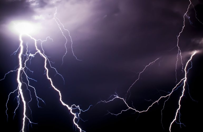 Непогода на Житомирщине оставила без света более 20 населенных пунктов