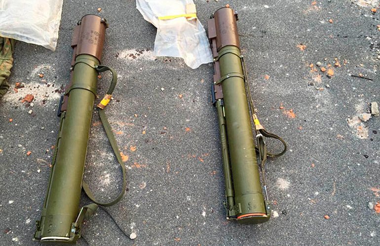 На окраине Житомира нашли тайник с гранатометами и боеприпасами. ФОТО
