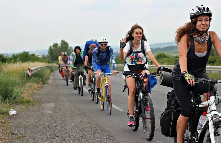 25 велосипедистов, которые преодолели сотни километров, на выходных посетят Житомир