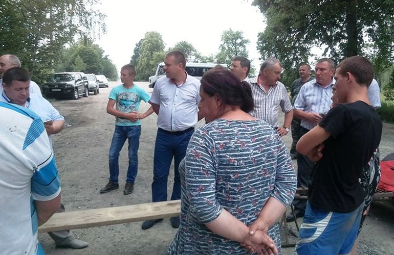 Чому у Ємільчинському районі селяни перекрили дорогу Васьковичі-Шепетівка