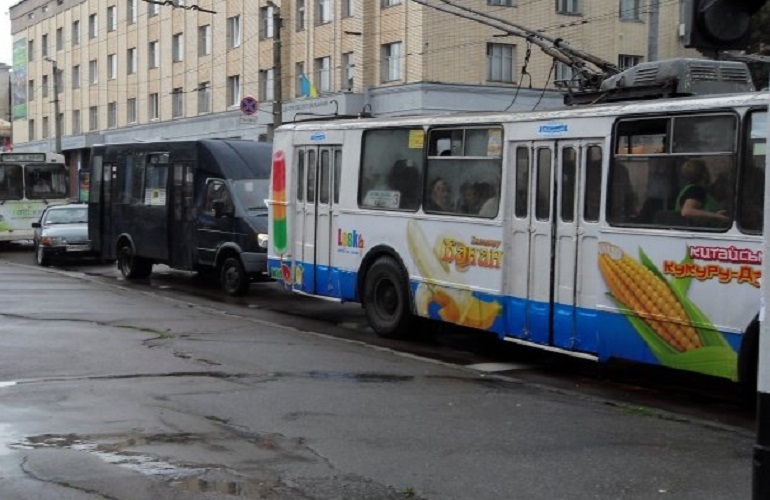 В Житомире участники Крестного хода УПЦ создали пробки на дорогах. ФОТО