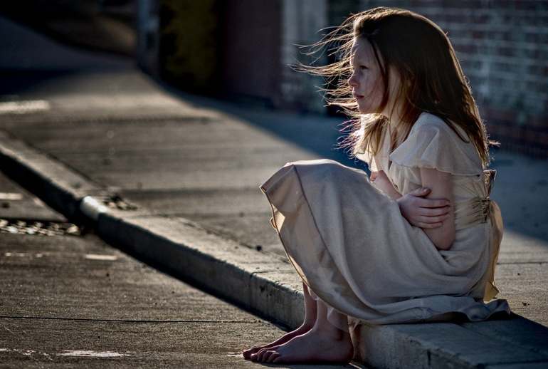 В Житомире от пьющих родителей сбежала 7-летняя девочка и жила на улице 10 дней