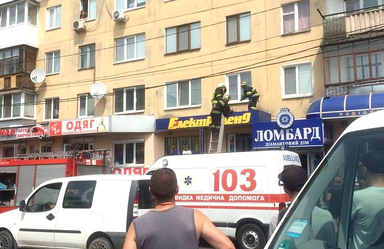 В Житомире пенсионер выпрыгнул из окна 5 этажа и остался жив. ФОТО