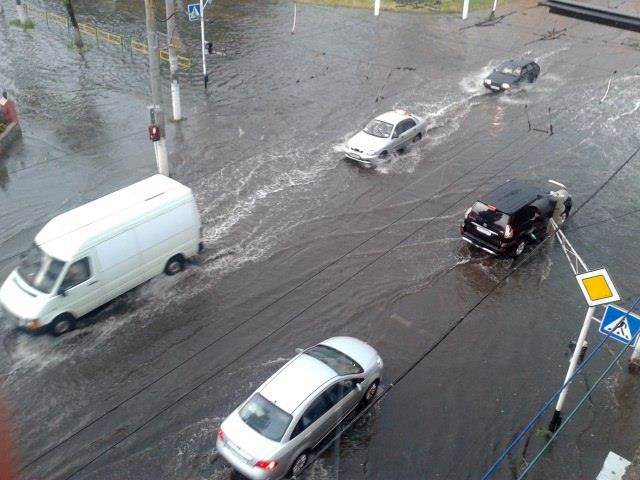 Проблему затопления улиц Житомира после дождя, будут решать в 17 году
