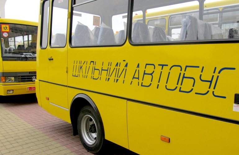 Житомирской ОГА не хватило денег на закупку 27 школьных автобусов