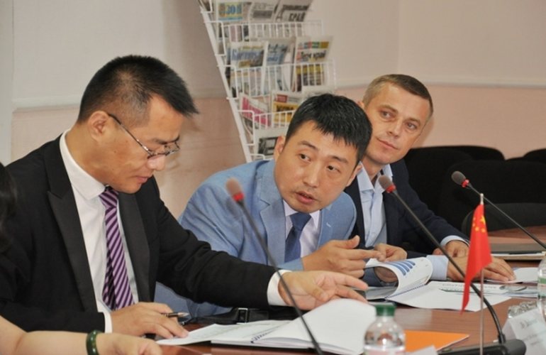 Областные чиновники встретились в Житомире с делегацией из Китая. ФОТО