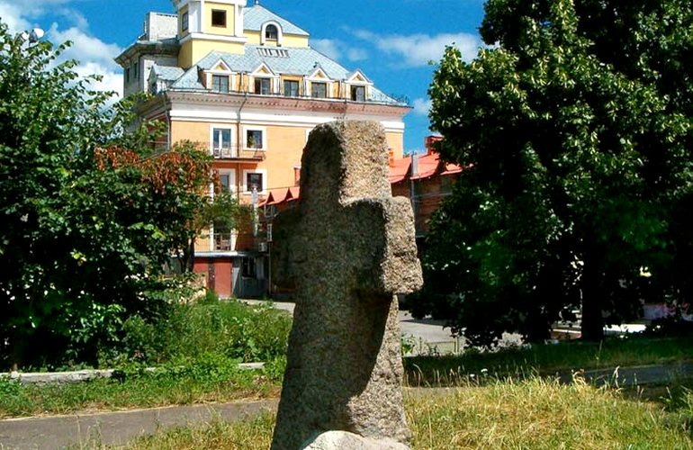 На Замковую гору вернут памятник археологии - каменный крест 1612 года