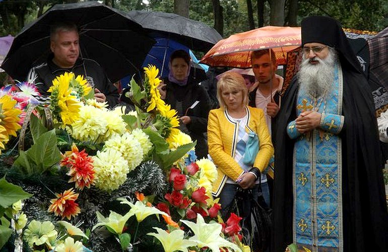Жители Житомира почтили память Артема Абрамовича, который погиб в АТО два года назад. ФОТО