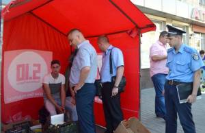 В Житомире пресекли незаконную торговлю продуктами из палаток политпартии «5.10». ФОТО